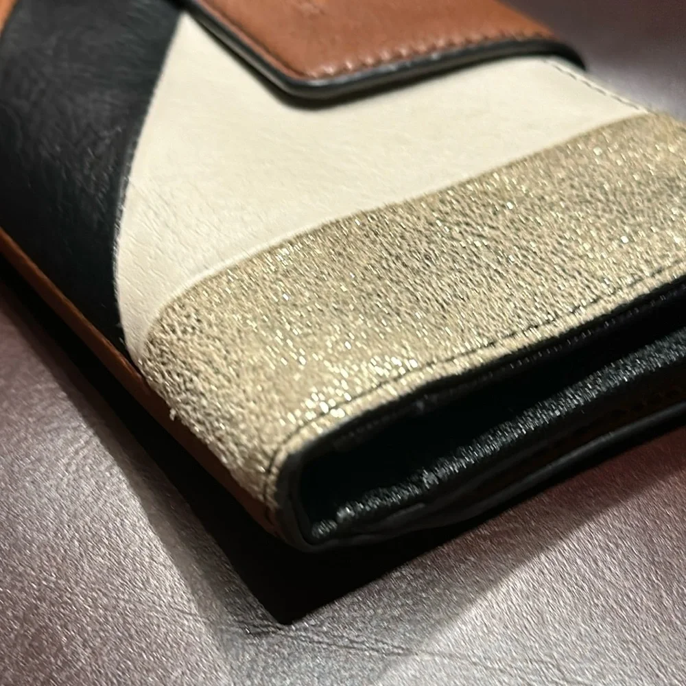 Fossil Madison Leather Wallet - Picture 10 of 16